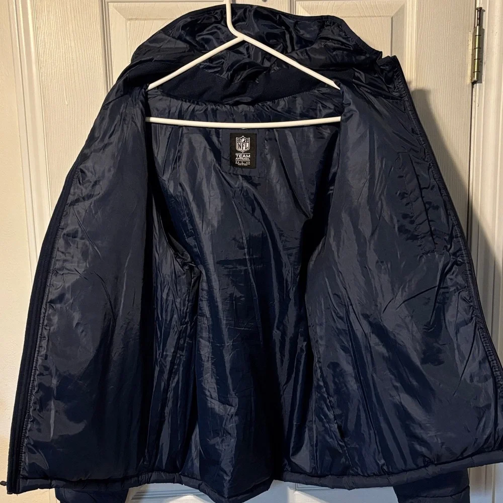 Chicago Bears NFL Apparel light puffer hoody coat. Large. Like New.